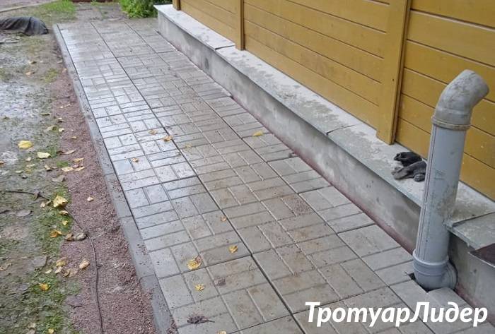 Укладываем тротуарную плитку с расширением старого покрытия